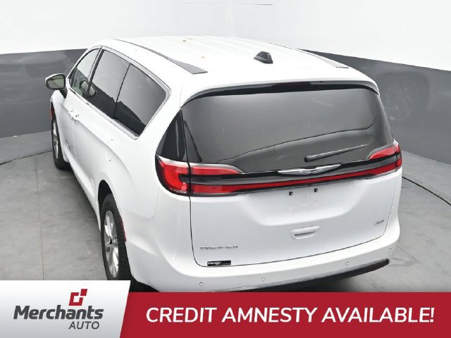 Used 2023 Chrysler Pacifica Touring-L AWD/4WD image 28