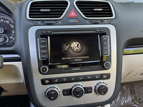 Used 2014 Volkswagen Eos Executive image 19