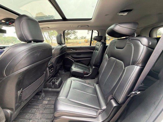 Used 2022 Jeep Grand Cherokee L Limited w/ Luxury Tech Group II AWD/4WD image 14