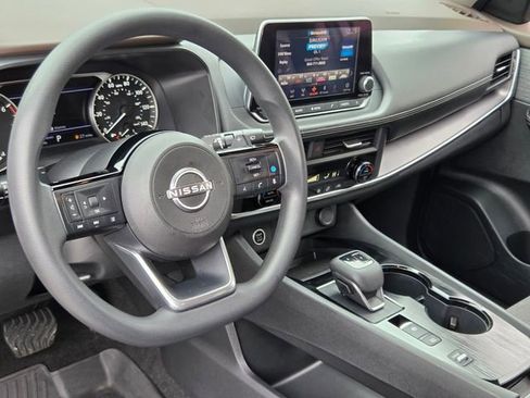 Used 2023 Nissan Rogue SV FWD image 8