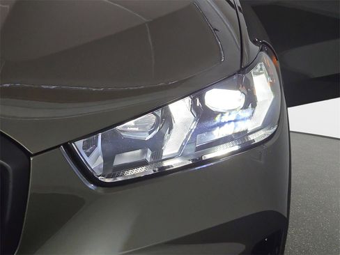 Used 2025 BMW X5 xDrive50e w/ M Sport Package image 33