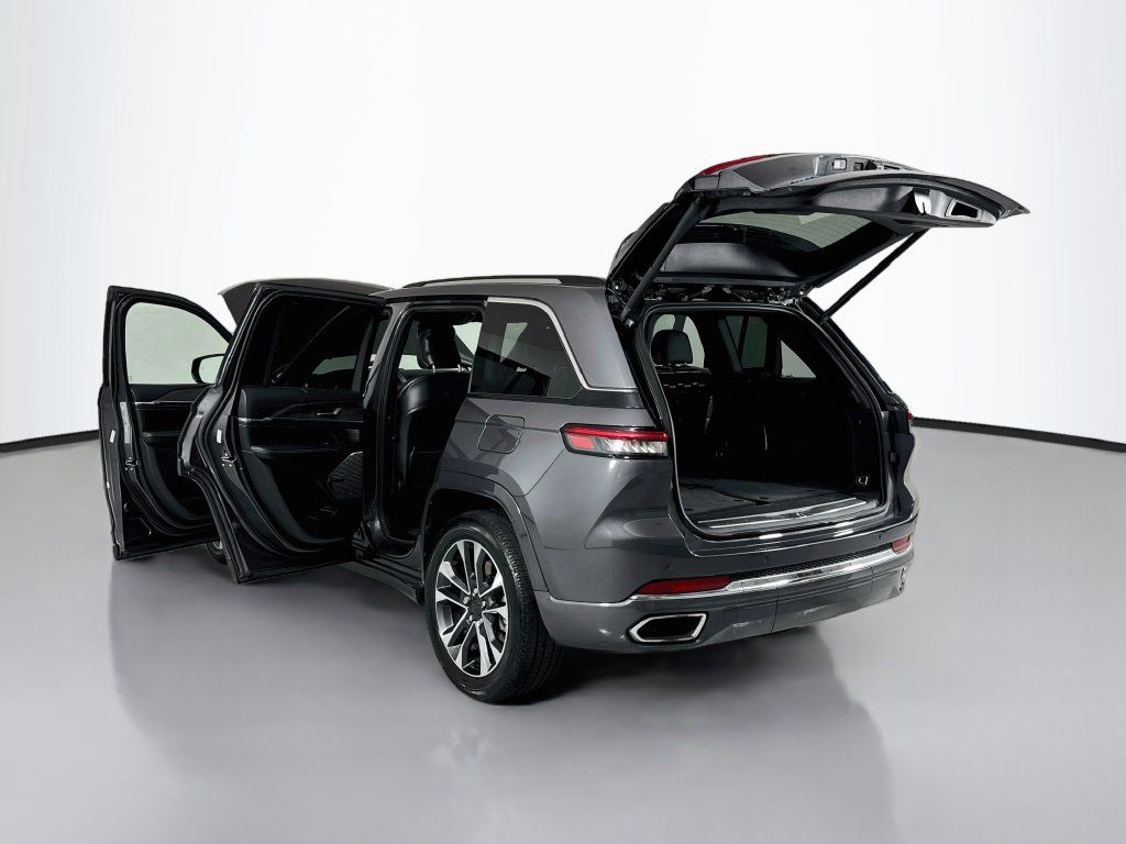 Used 2023 Jeep Grand Cherokee Overland w/ Advanced Protech Group III AWD/4WD image 31