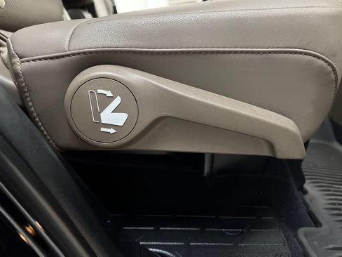 Used 2022 Lexus GX 460 Premium w/ Accessory Package AWD/4WD image 24