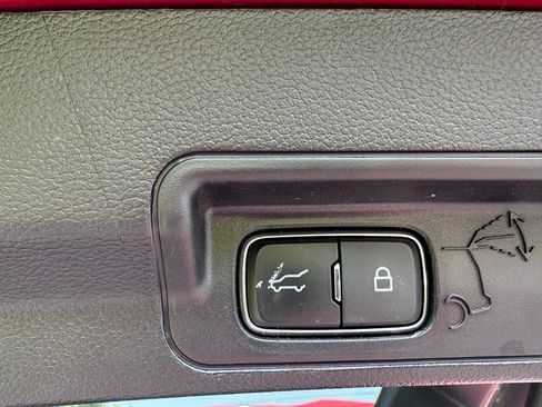 Used 2021 Ford Explorer Limited w/ Equipment Group 301A AWD/4WD image 33
