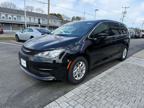 New 2026 Chrysler Voyager LX image 3