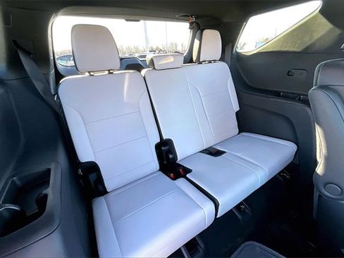 Used 2025 Chevrolet Traverse High Country image 26