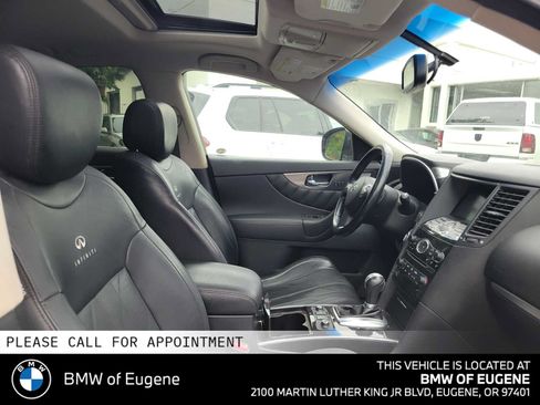 Used 2010 INFINITI FX35 AWD w/ Premium Pkg image 11