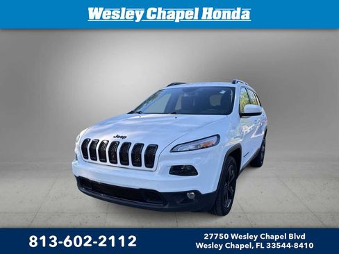 Used 2018 Jeep Cherokee Latitude w/ Altitude Package FWD image 1