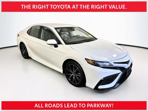 Used 2024 Toyota Camry SE FWD image 1