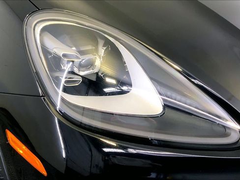 Used 2022 Porsche Cayenne image 24