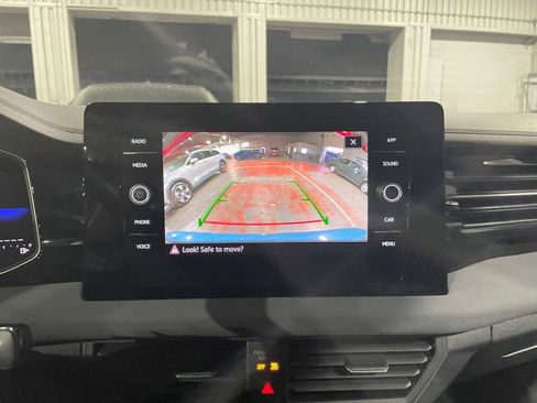 Used 2025 Volkswagen Jetta SE image 17