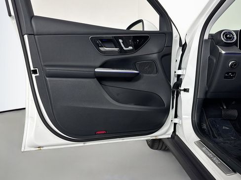 Certified 2025 Mercedes-Benz GLC 300 4MATIC image 21