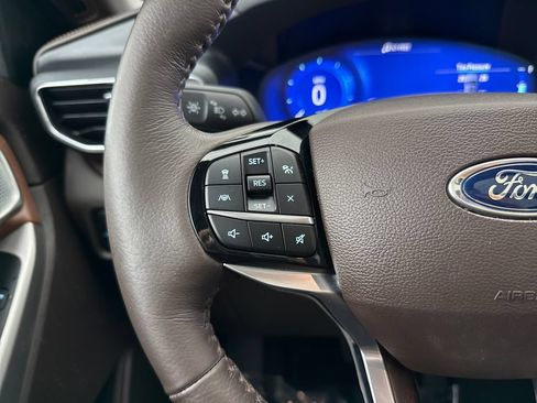 Used 2023 Ford Explorer King Ranch w/ Technology Package RWD image 17