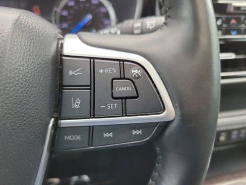 Used 2022 Toyota Highlander Platinum AWD/4WD image 25