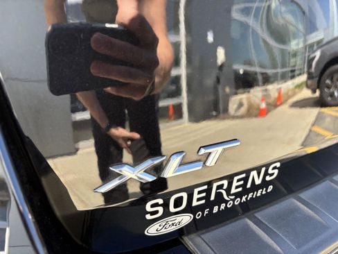 Used 2022 Ford Explorer XLT w/ Equipment Group 202A image 7