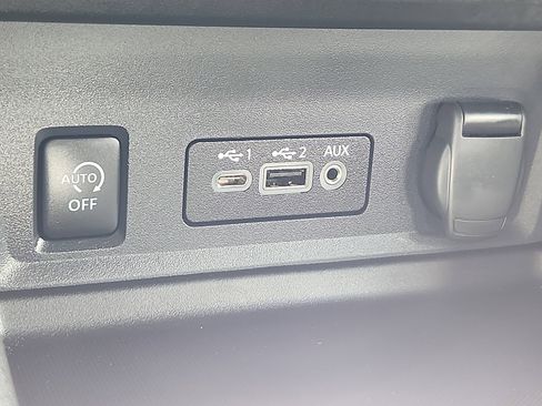 Used 2025 Nissan Sentra SV FWD image 23