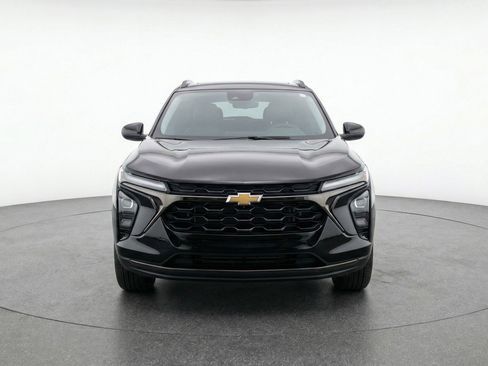 Used 2025 Chevrolet Trax LT image 2