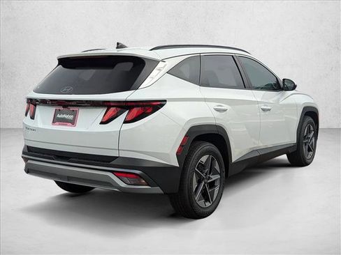 Used 2025 Hyundai Tucson SEL FWD image 2