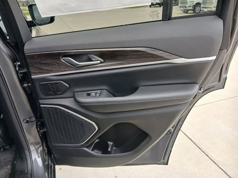 New 2026 Jeep Grand Cherokee Limited image 17