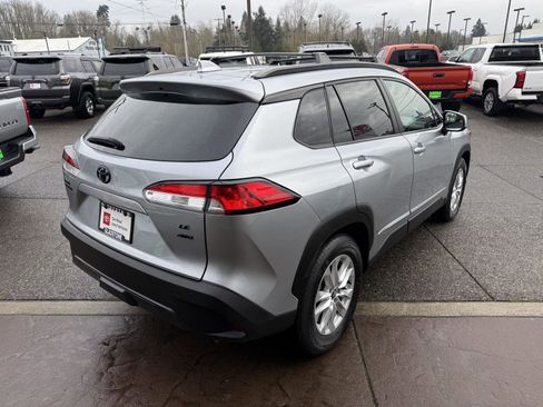Certified 2022 Toyota Corolla Cross LE w/ Moonroof Package image 6