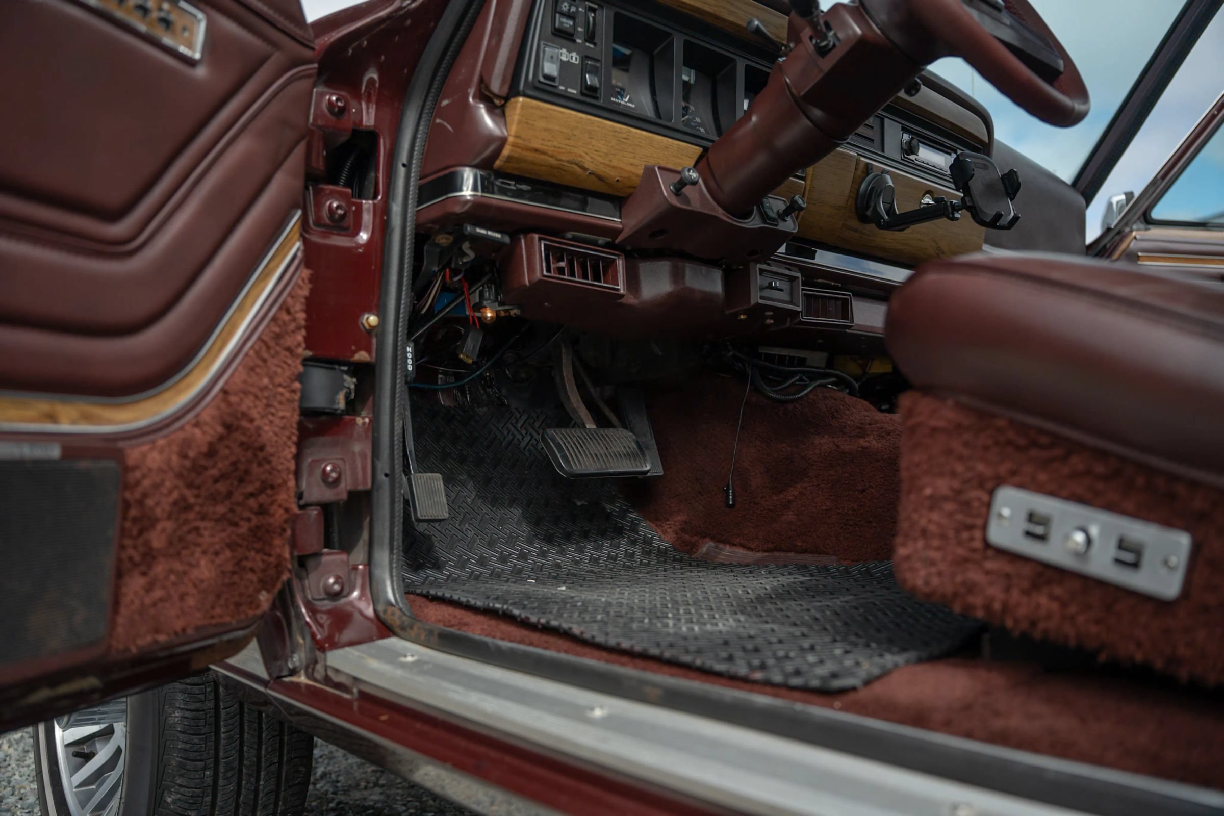 Used 1987 Jeep Grand Wagoneer AWD/4WD image 94