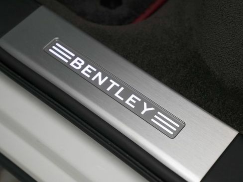 Used 2022 Bentley Bentayga AWD/4WD image 21