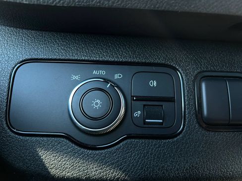 Used 2022 Mercedes-Benz Sprinter 2500 image 9