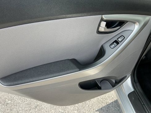 Used 2012 Hyundai Elantra Limited FWD image 14