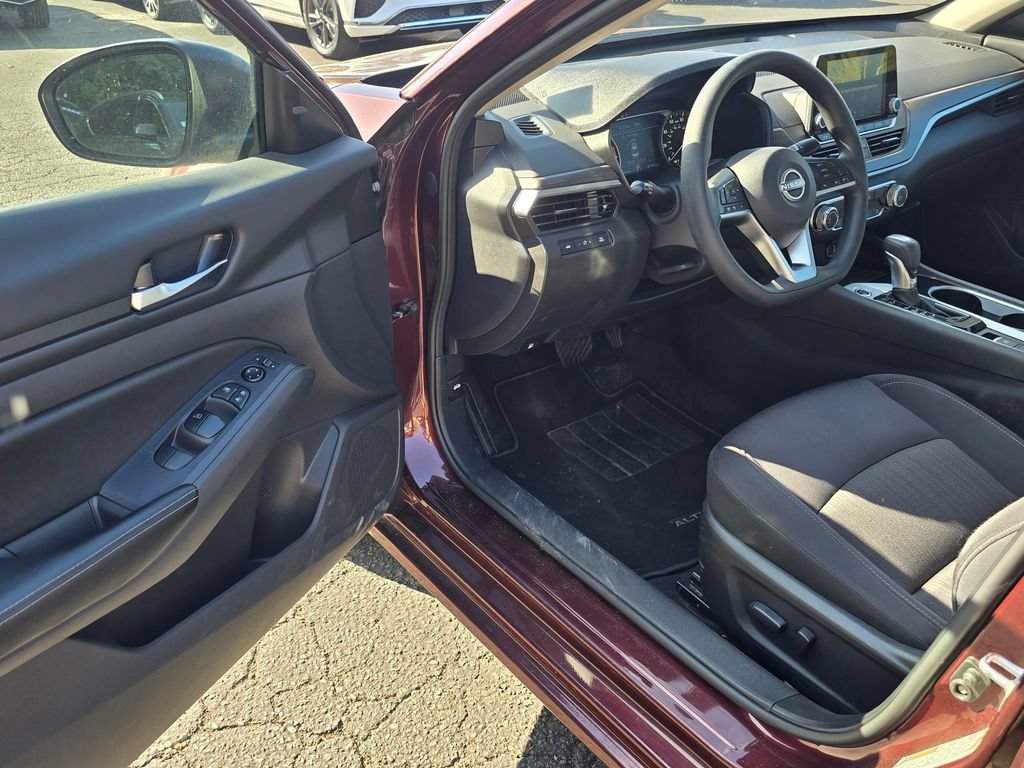 Used 2024 Nissan Altima 2.5 SV AWD/4WD image 19