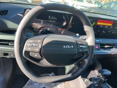 New 2025 Kia K4 LXS image 9