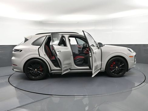 Certified 2025 Porsche Cayenne GTS AWD/4WD image 36