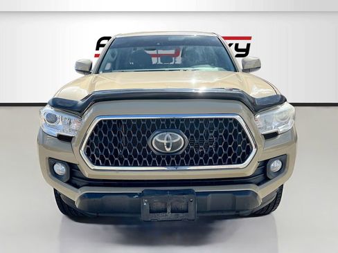 Used 2020 Toyota Tacoma SR5 w/ Technology Package AWD/4WD image 2