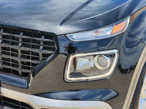 Used 2025 Hyundai Venue SE FWD image 9