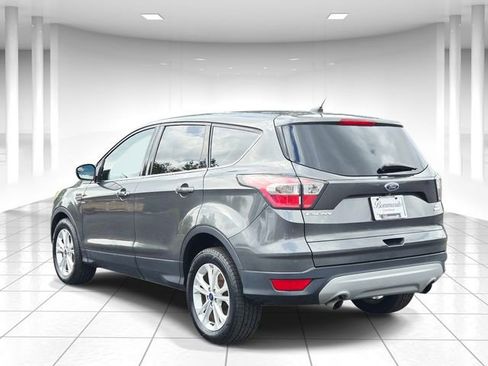 Used 2017 Ford Escape SE FWD image 3