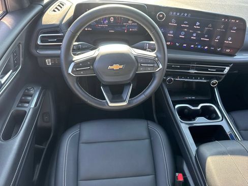 Used 2026 Chevrolet Traverse LT FWD image 13