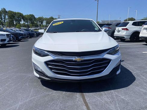 Used 2021 Chevrolet Malibu LT FWD image 2