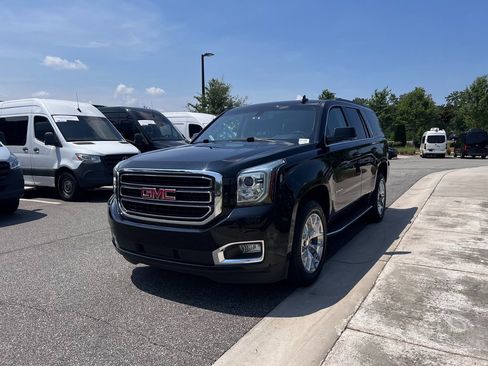 Used 2017 GMC Yukon SLE w/ SLE Value Package image 10