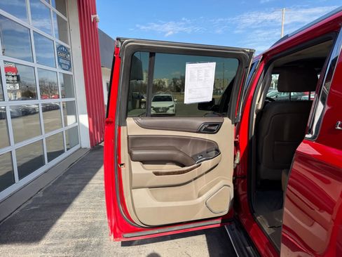 Used 2015 Chevrolet Suburban LT image 11