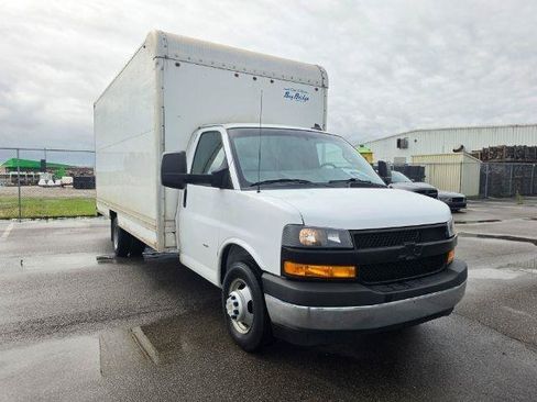 Used 2020 Chevrolet Express 3500 Extended w/ Power Convenience Package RWD image 4