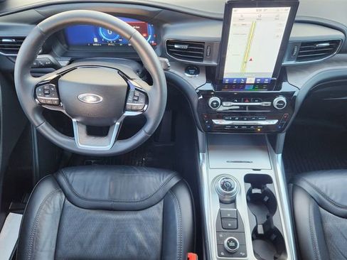 Used 2023 Ford Explorer Platinum w/ Technology Package image 28
