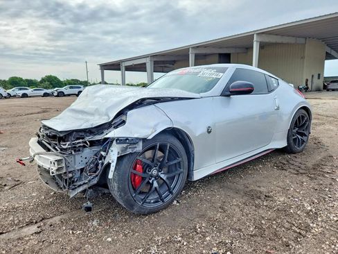 Used 2016 Nissan 370Z NISMO RWD image 4