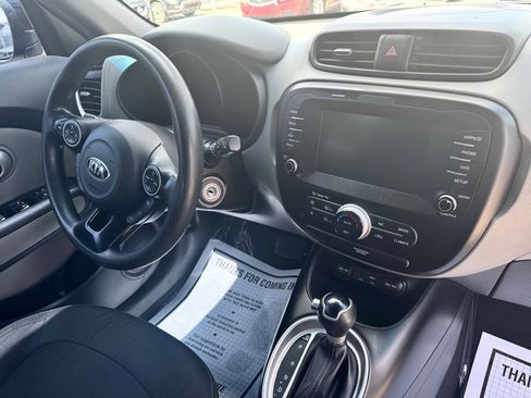 Used 2018 Kia Soul + image 13