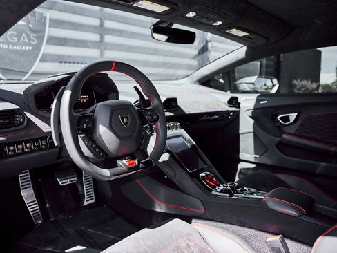 Used 2023 Lamborghini Huracan Tecnica RWD image 2