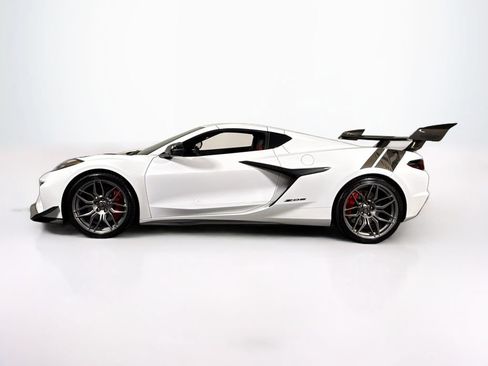Used 2024 Chevrolet Corvette Z06 w/ Stealth Interior Trim Package RWD image 2