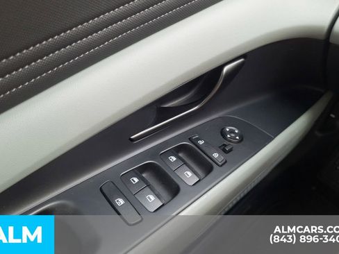 Used 2024 Hyundai Elantra Limited image 17