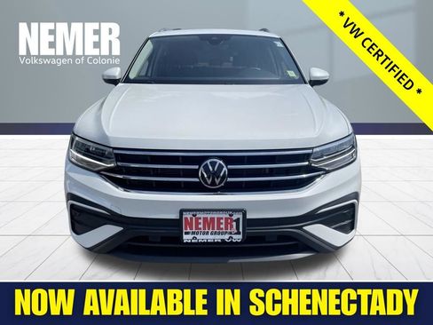 Used 2023 Volkswagen Tiguan SE w/ Panoramic Sunroof Package AWD/4WD image 9
