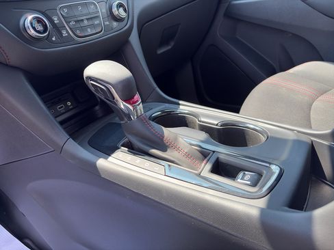 Used 2023 Chevrolet Equinox RS FWD image 8