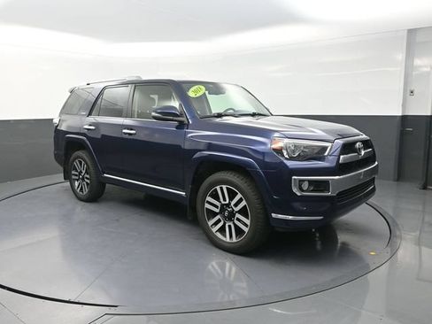 Used 2018 Toyota 4Runner Limited AWD/4WD image 10