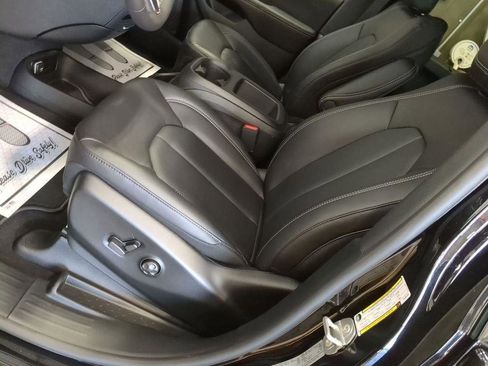 New 2026 Chrysler Pacifica Select FWD image 10