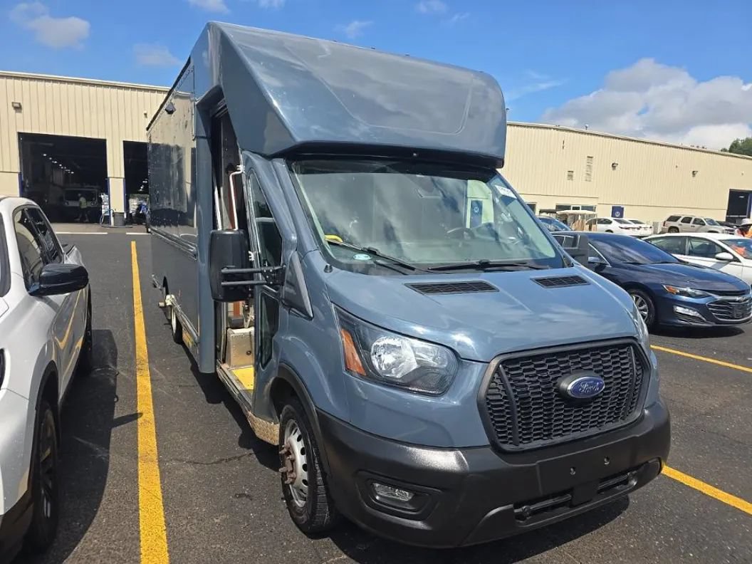 Used 2022 Ford Transit 350 DRW RWD image 5